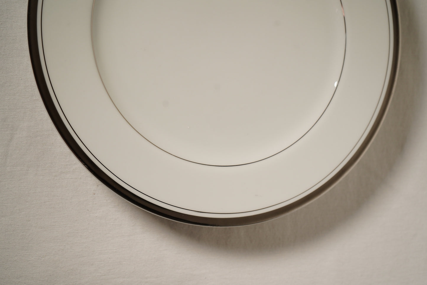 Lenox Wallace Heritage Newport White and Silver Dinner Plates Fine Porcelain 10.5 Inch Set
