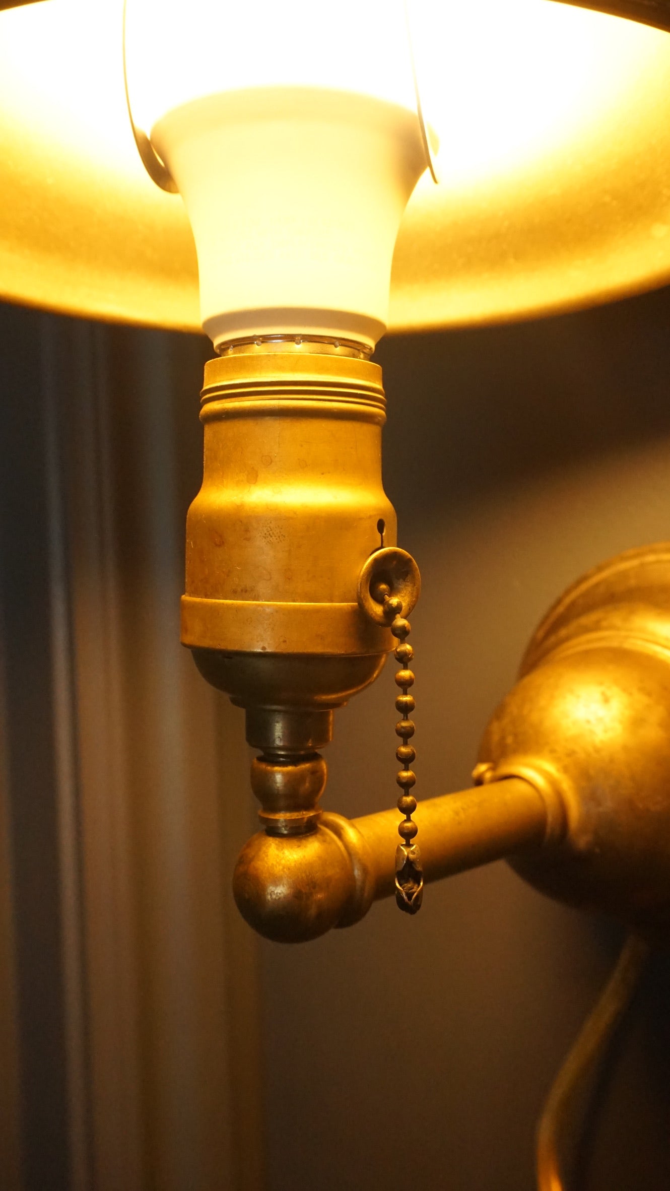 Early 20th-Century Solid Brass Wall Sconce with Bell Shade and Pull-Chain Switch