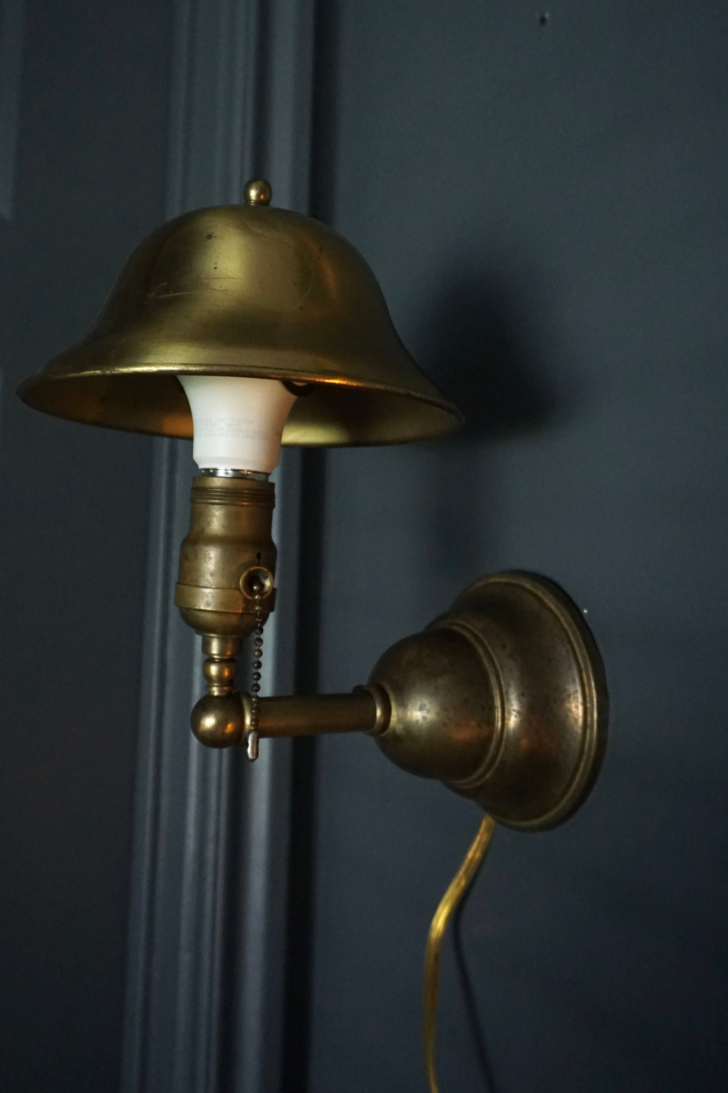 Early 20th-Century Solid Brass Wall Sconce with Bell Shade and Pull-Chain Switch