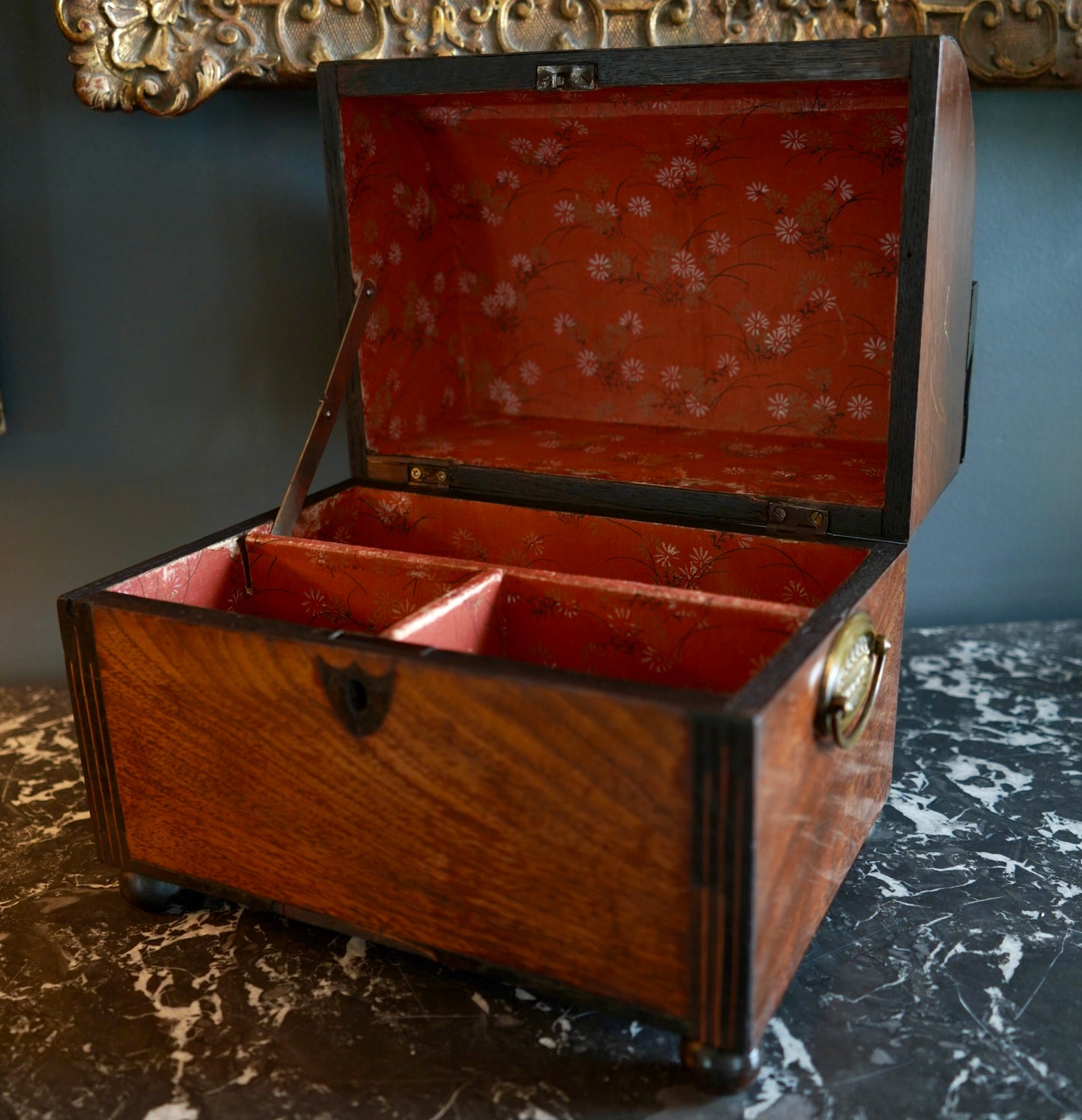 Antique Georgian Regency Mahogany Tea Caddy with Dome Lid, c.1810 – Lockable Tea Box with Lined Interior