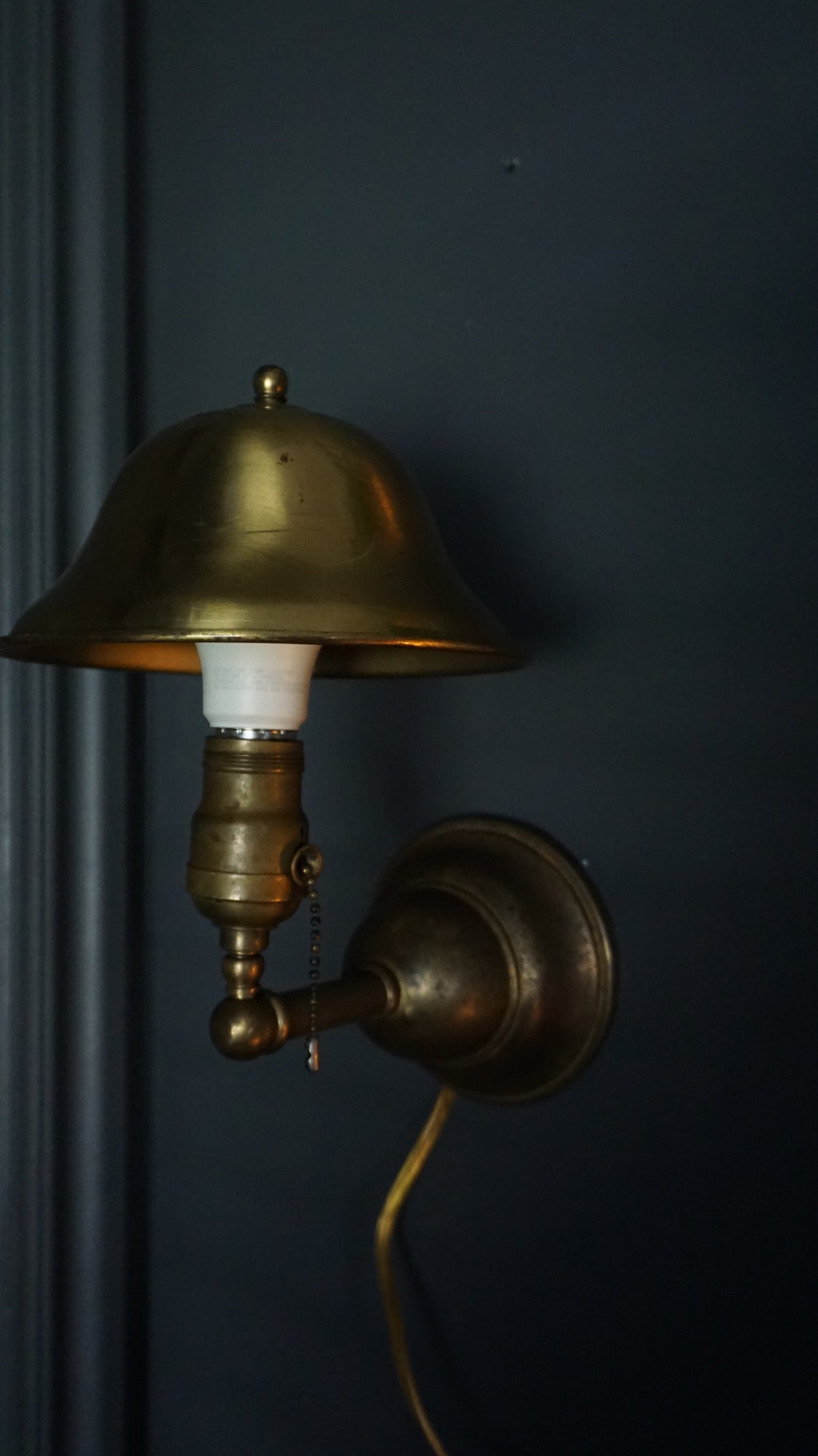 Early 20th-Century Solid Brass Wall Sconce with Bell Shade and Pull-Chain Switch