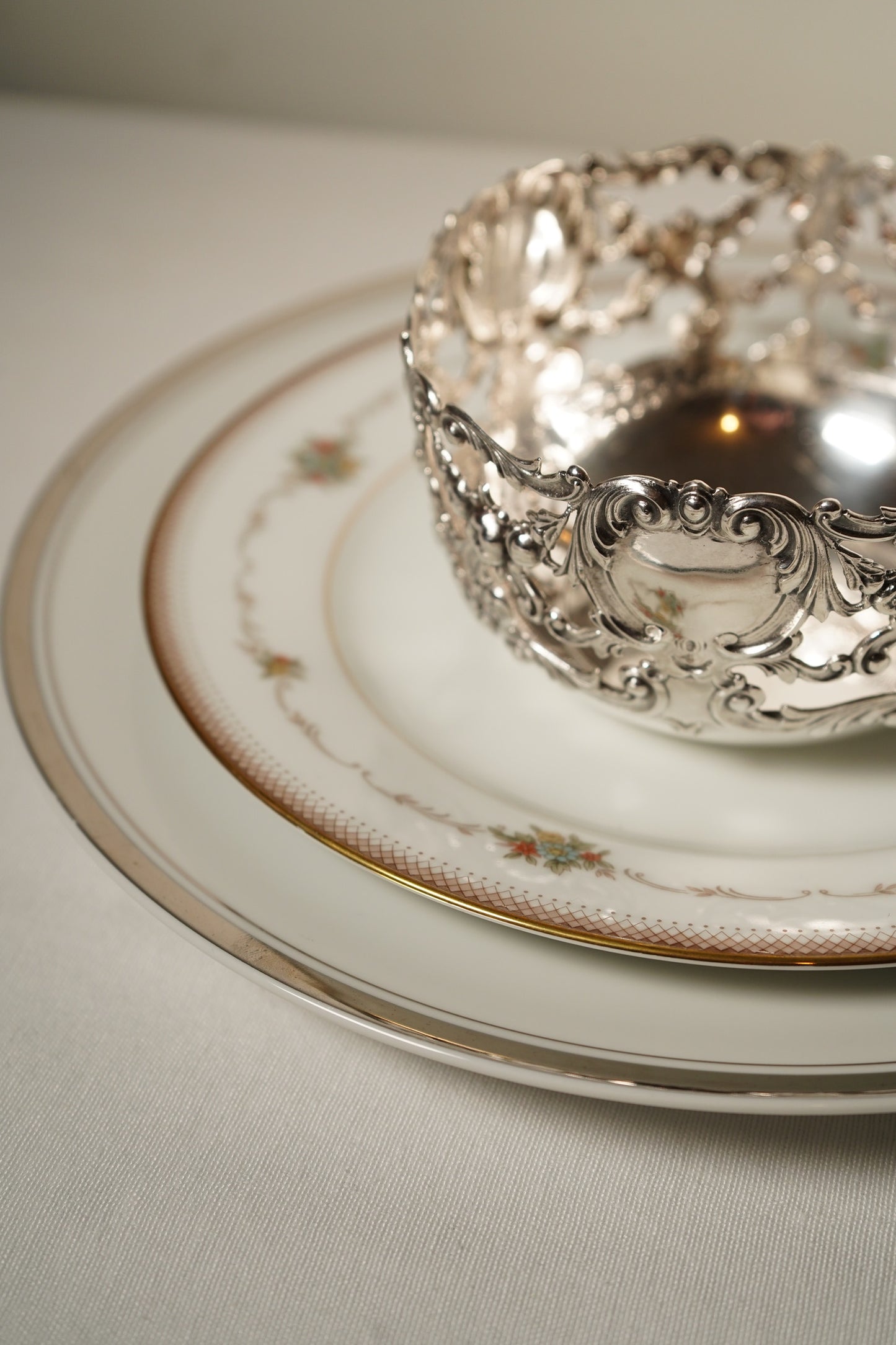 Lenox Wallace Heritage Newport White and Silver Dinner Plates Fine Porcelain 10.5 Inch Set