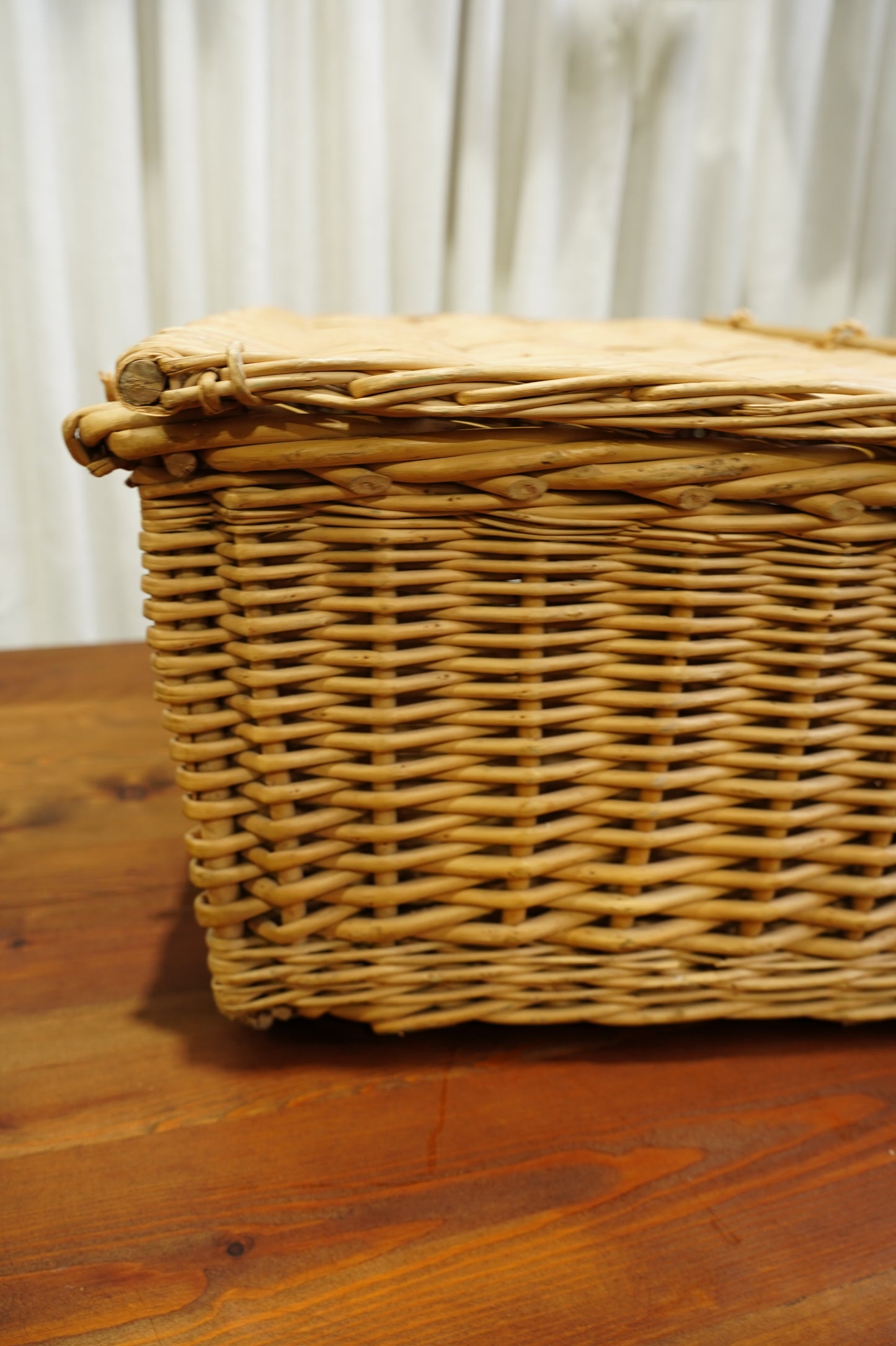 Vintage Wicker Storage Basket with Lid  *as-is*