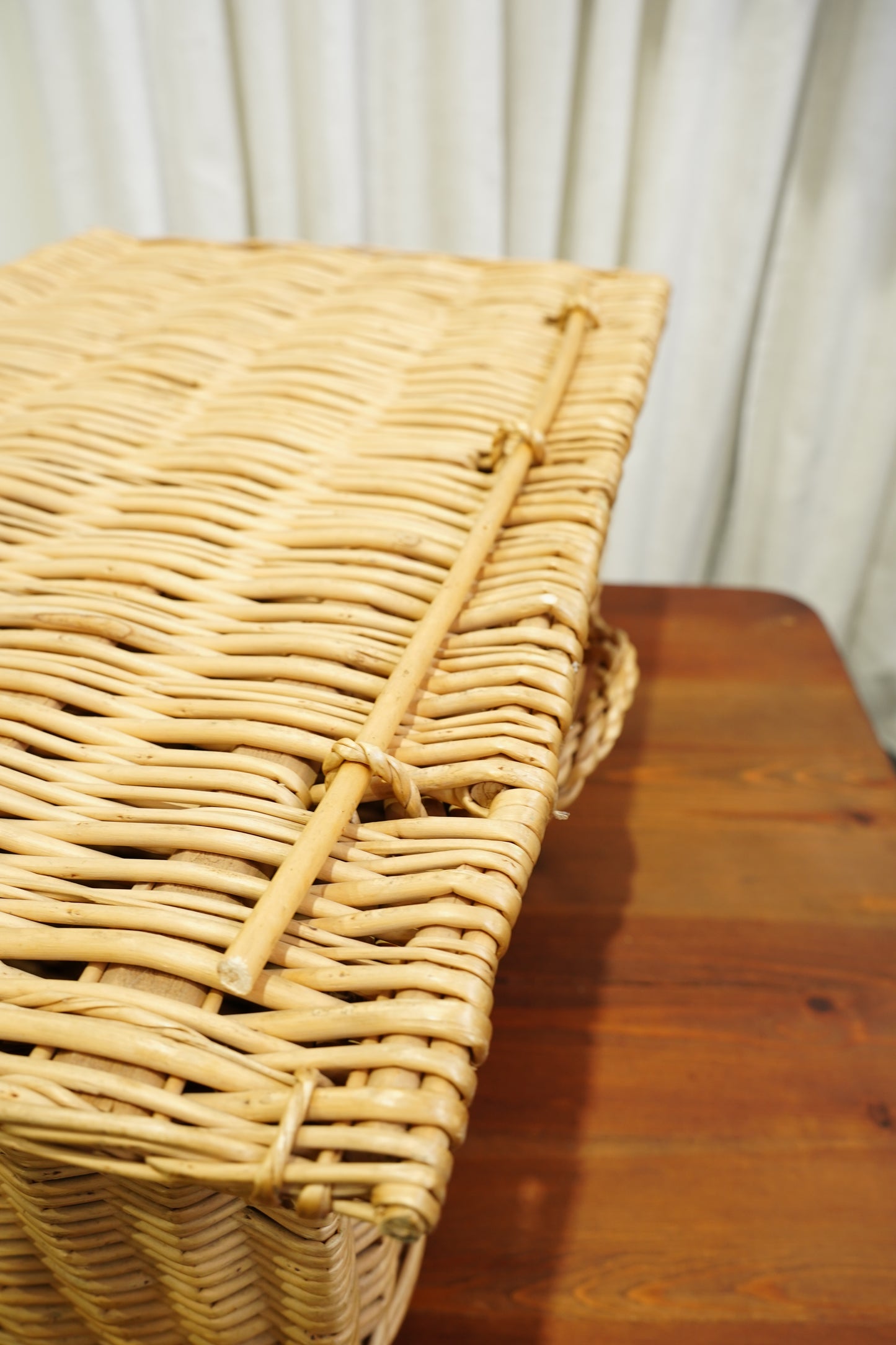 Vintage Wicker Storage Basket with Lid  *as-is*