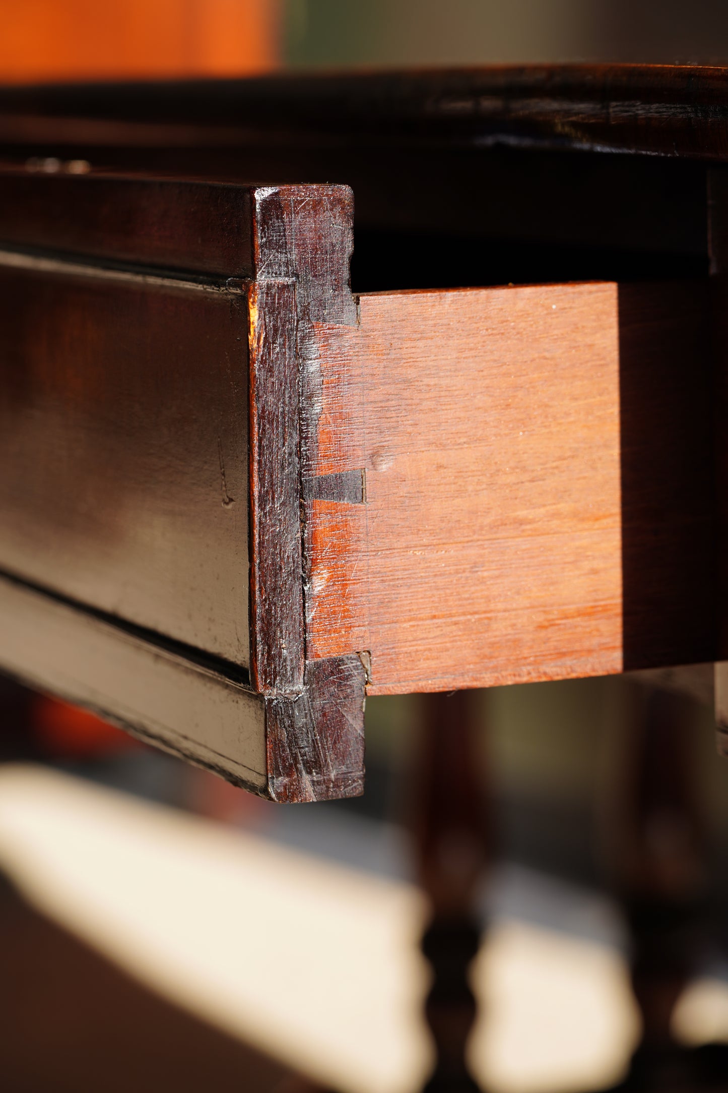 Antique English Mahogany Table with Drop Leaves, Circa 1820
