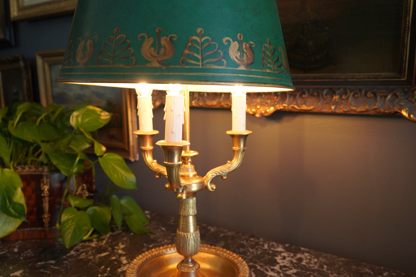 Antique French Bouillotte Lamp with Hand-Painted Tole Shade | Gilt Bronze / Brass Mix, Neoclassical, c.1920