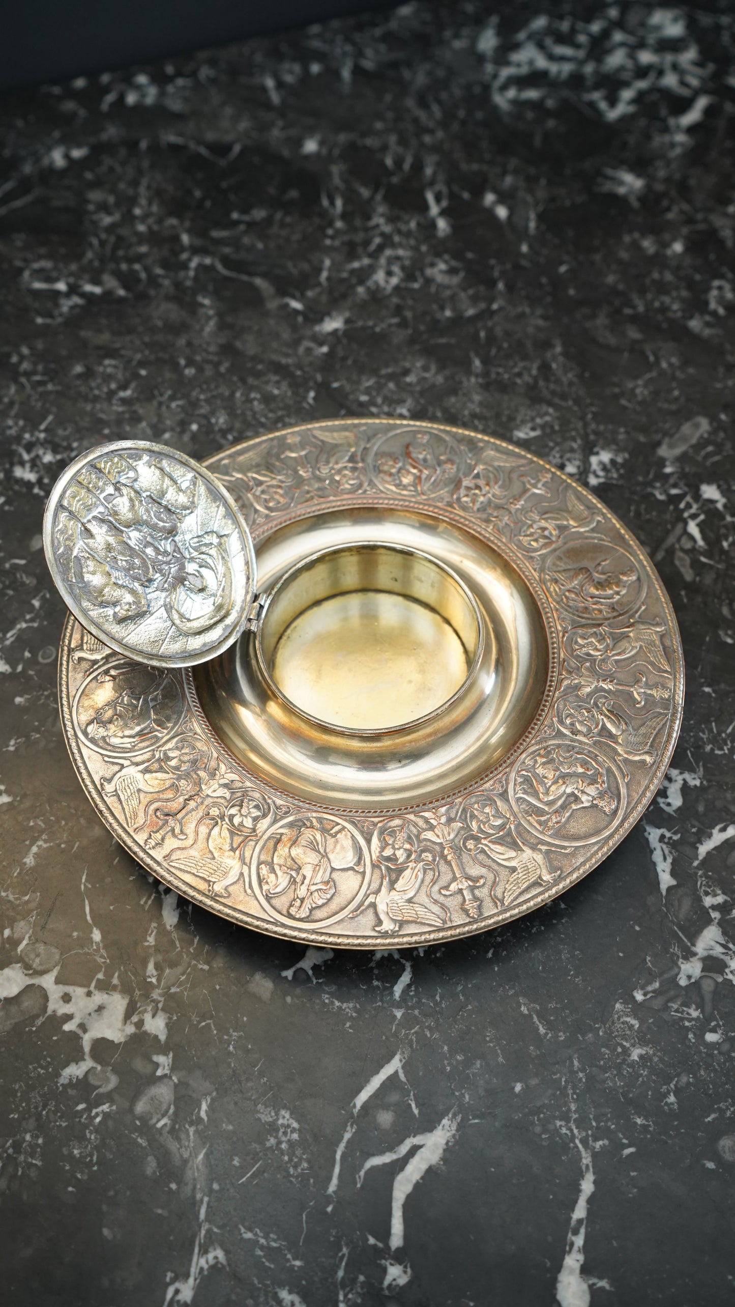 Victorian Silver-Plated Inkwell Depicting Boudica in Chariot – Neoclassical Revival Desk Accessory