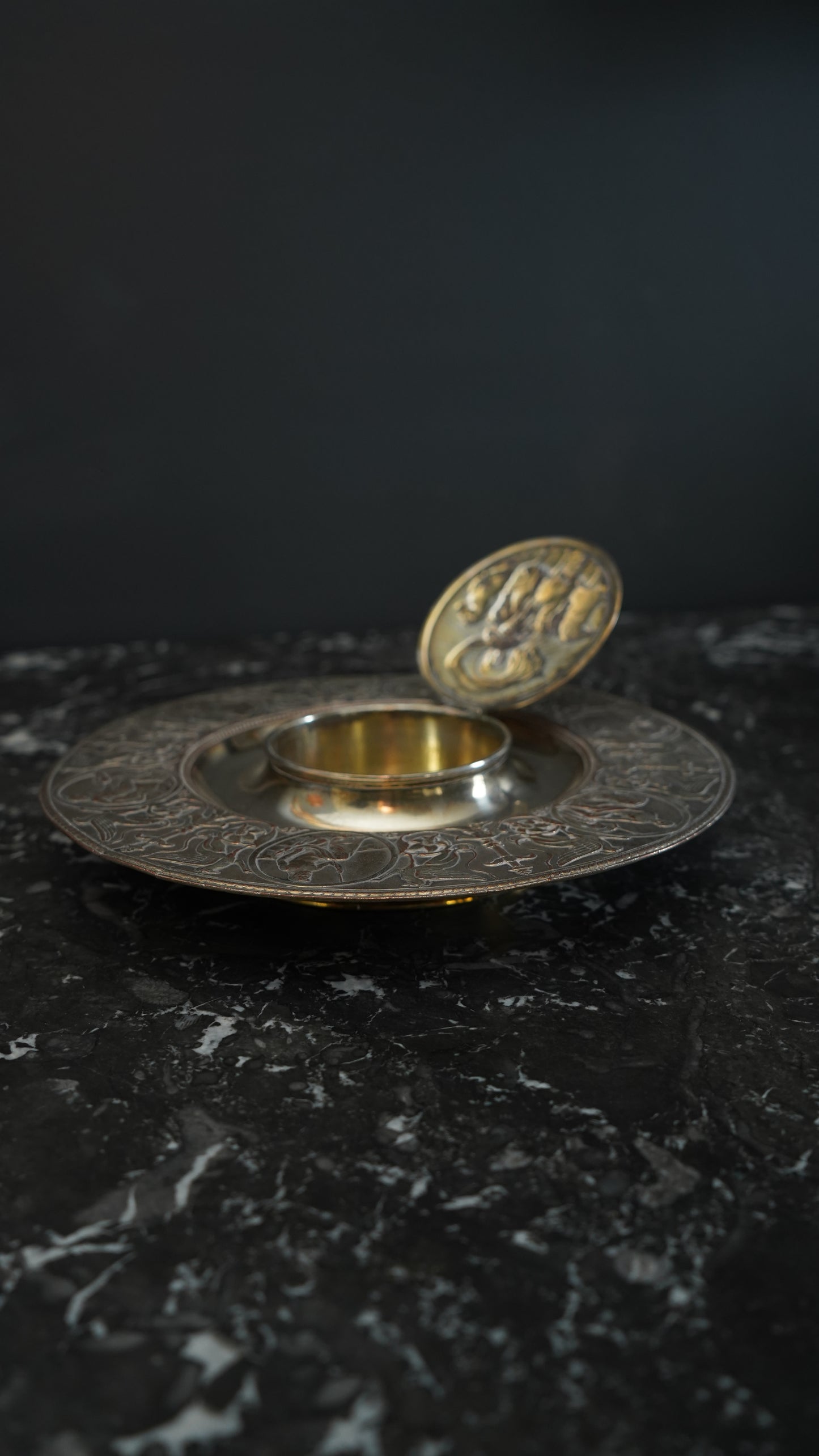 Victorian Silver-Plated Inkwell Depicting Boudica in Chariot – Neoclassical Revival Desk Accessory