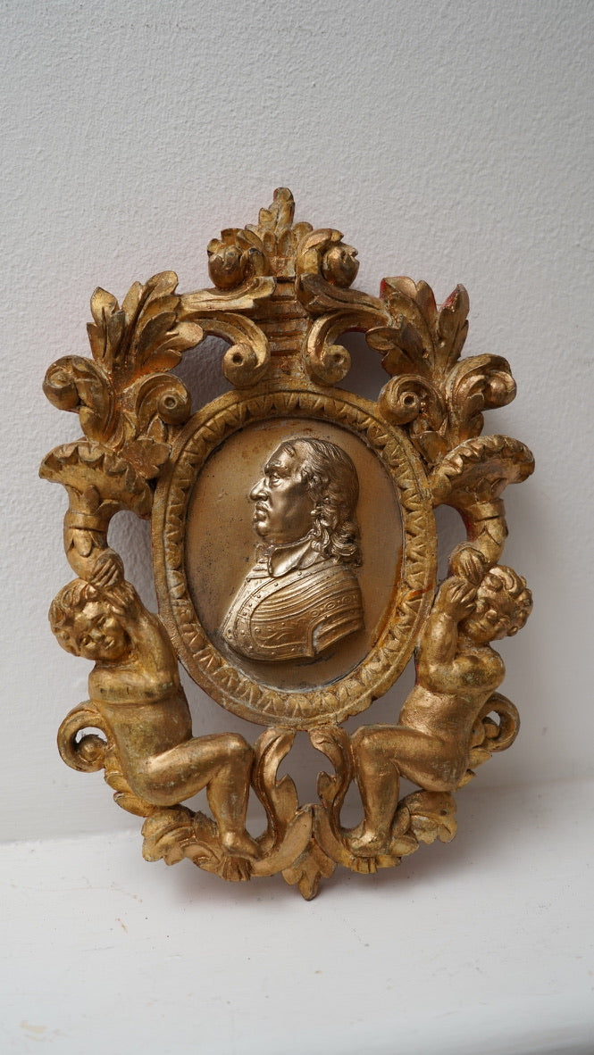 Pair of Giltwood Wall Plaques after William Wetmore Story (c. 1860–80) – Neo-Classical Portrait & Armorial