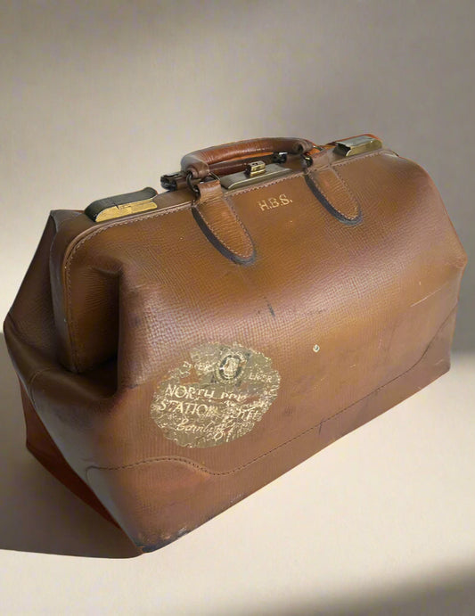 Antique Cowhide Leather Doctor’s Bag with Monogram “H.B.S.” – Early 20th Century Travel Satchel