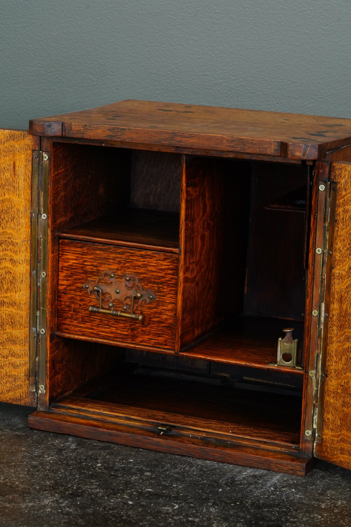 Antique Edwardian English Quartersawn Oak Smoker's Cabinet