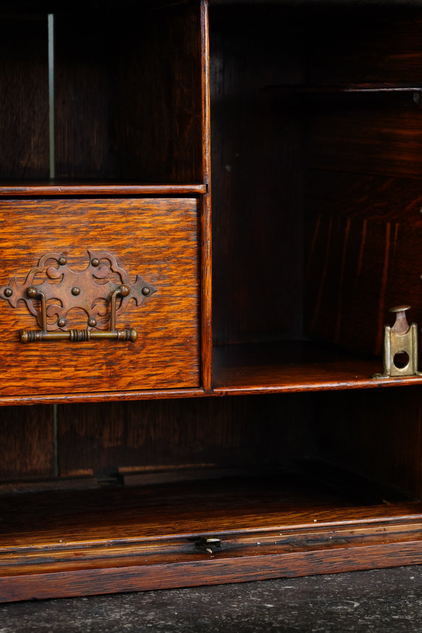 Antique Edwardian English Quartersawn Oak Smoker's Cabinet