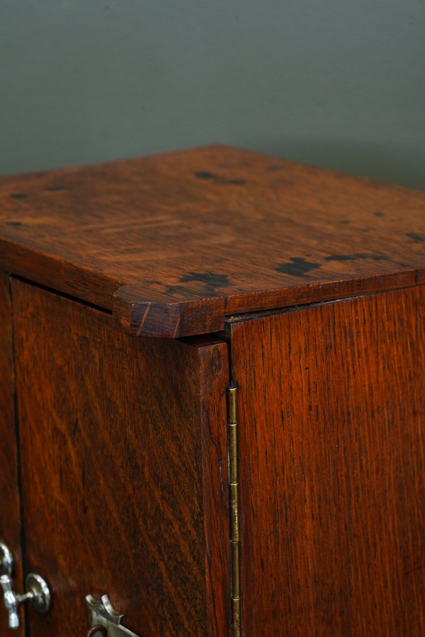 Antique Edwardian English Quartersawn Oak Smoker's Cabinet